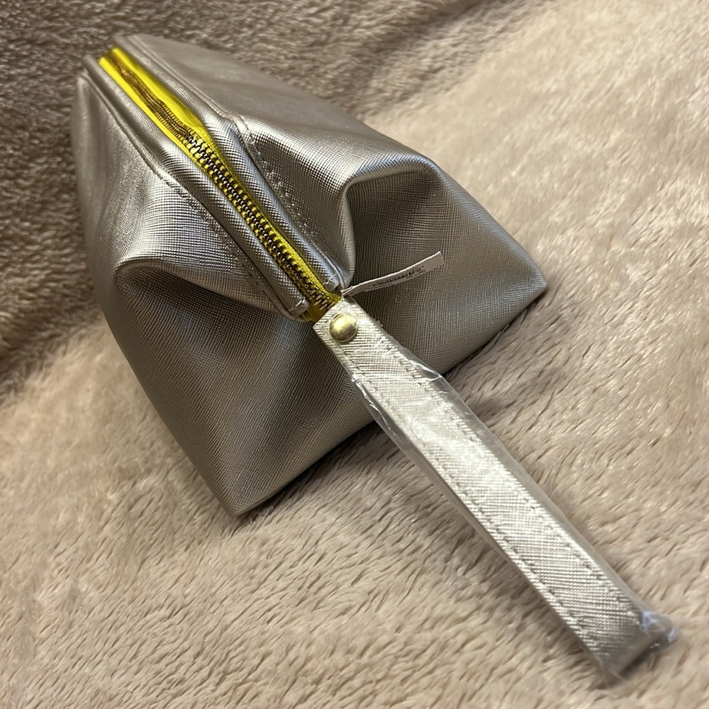 KENDRA SCOTT Zip Cosmetic Case *Sold Out - Picture 10 of 10